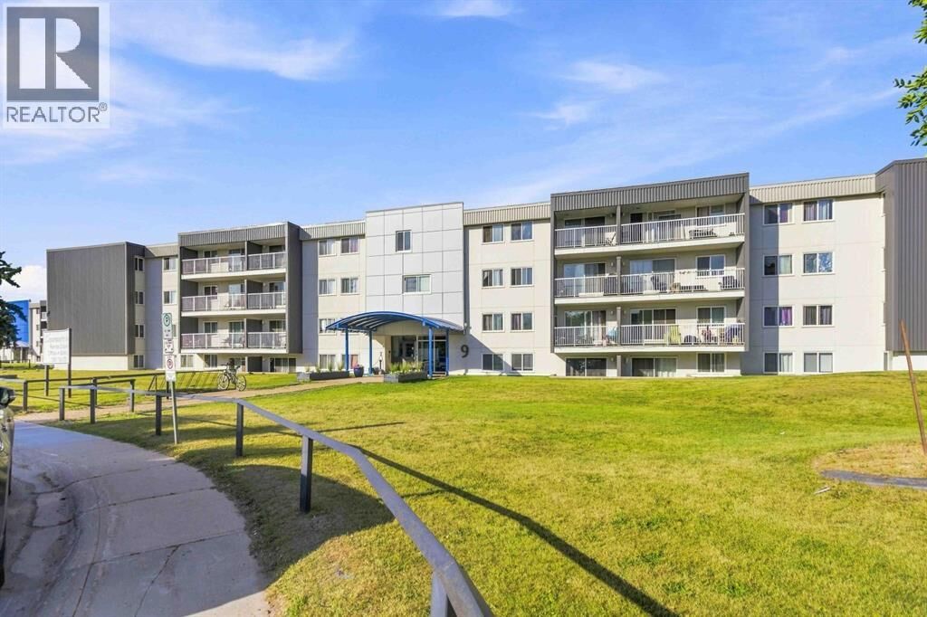 Property Photo: 9 Clearwater Crescent AB T9H 4A1