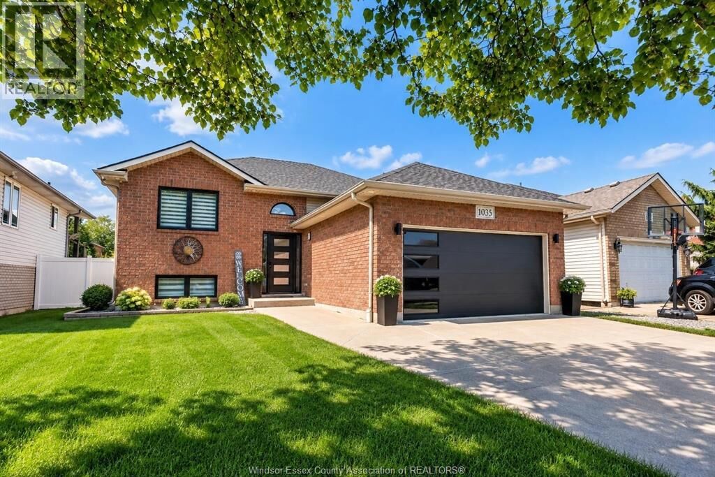 Property Photo:  1035 Treverton Crescent  ON N8P 1K2 