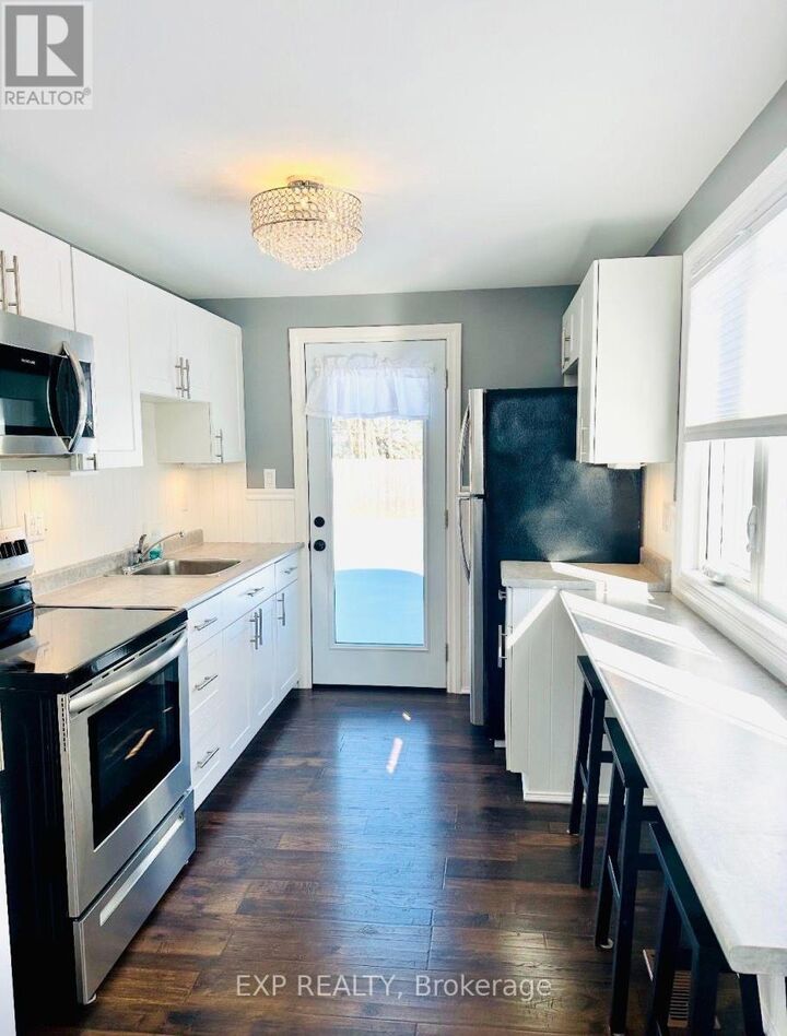 Property Photo:  91 Beckwith Street East  ON K7H 1C5 