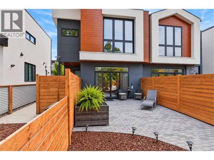 Property Photo:  845 Lawson Avenue 4  BC V1Y 6S9 