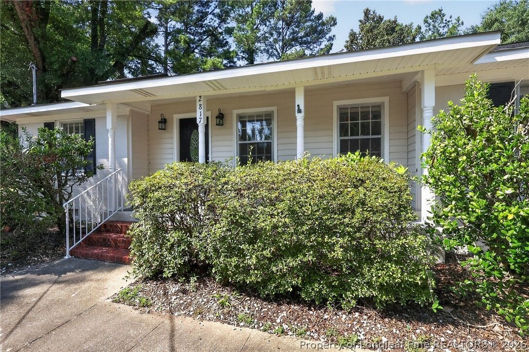 Property Photo:  2817 Trentwood Court  NC 28304 