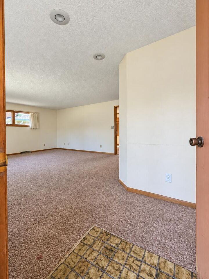 Property Photo:  3213 5th Ave N  IA 50501 