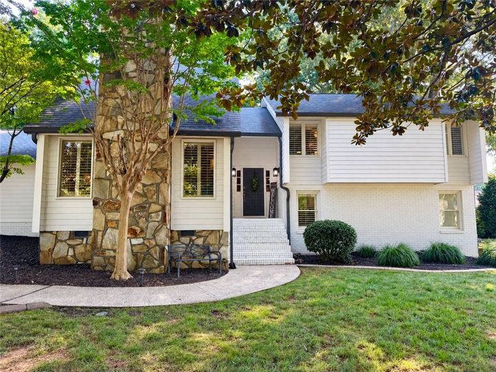 Property Photo:  290 Saddle Lake Drive  GA 30076 