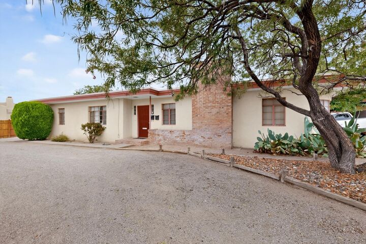Property Photo:  306 Carlisle Boulevard SE  NM 87106 