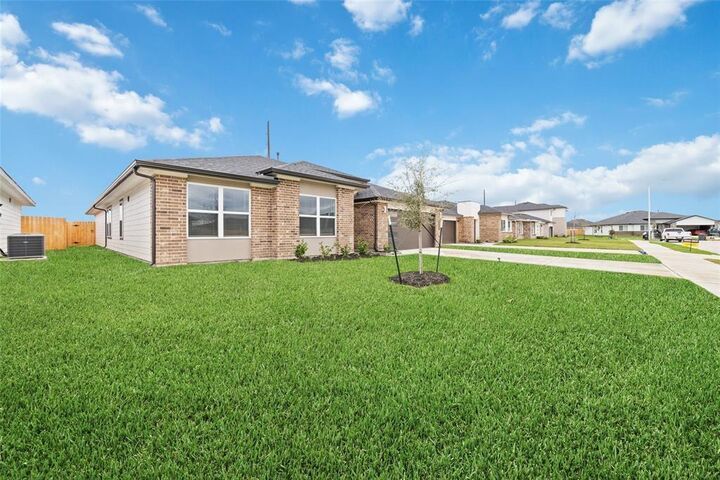 Property Photo:  7207 Sunbreeze Lane  TX 77469 