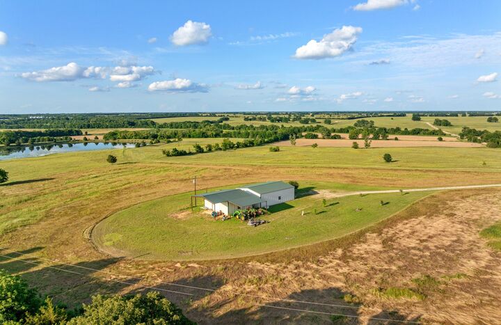 Property Photo:  1075 County Road 24280  TX 75477 