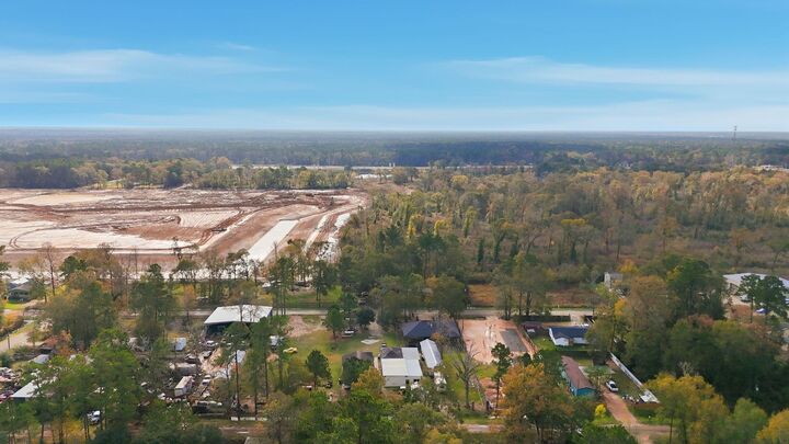 Property Photo: 27043 Coach Light Lane TX 77357