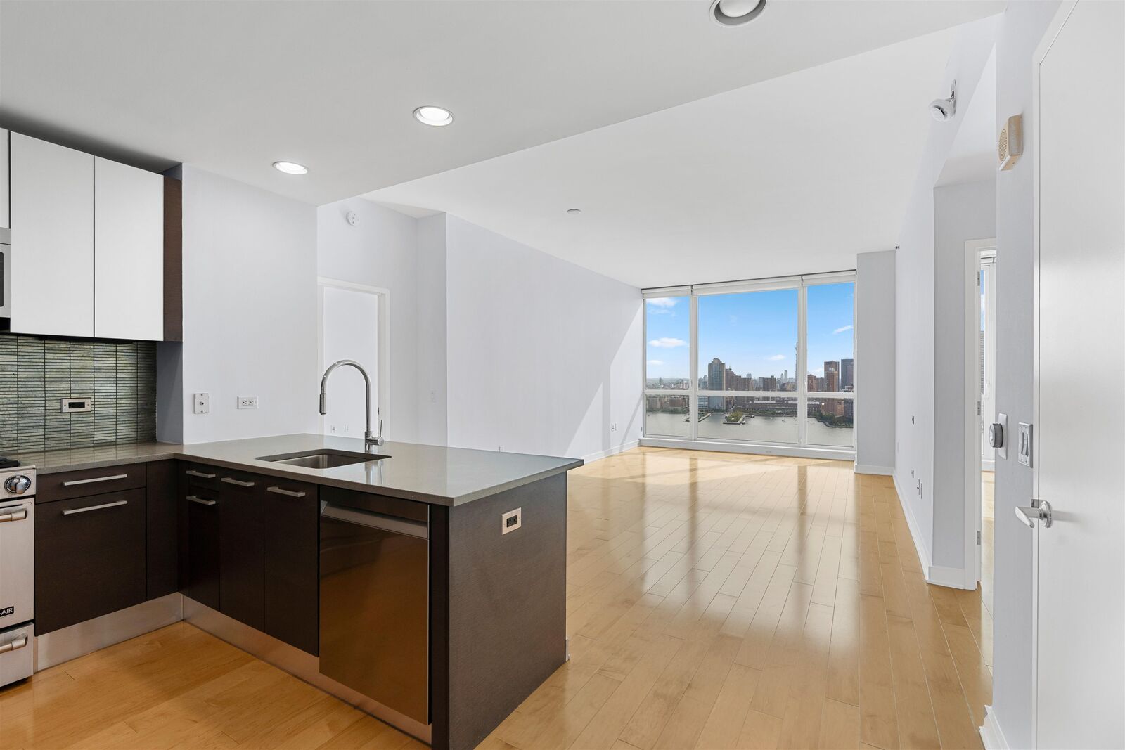 Property Photo:  2 2nd St Ph 4004  NJ 07302 