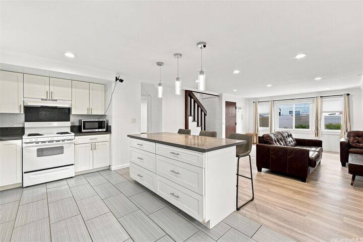 Property Photo:  231 Naone Street  HI 96813 