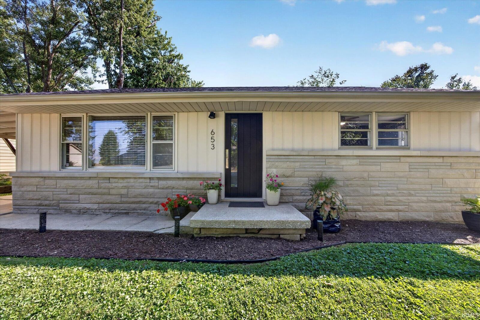 Property Photo: 653 W Green Road IN 47403