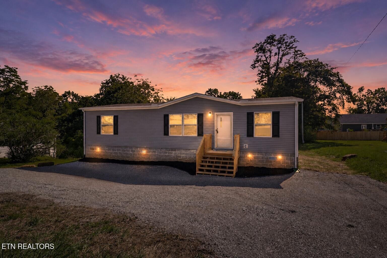 Property Photo:  208 Garrett St  TN 38556 