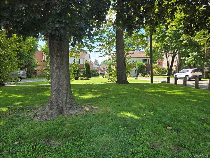 Property Photo:  79 N Broadway D2  NY 10603 