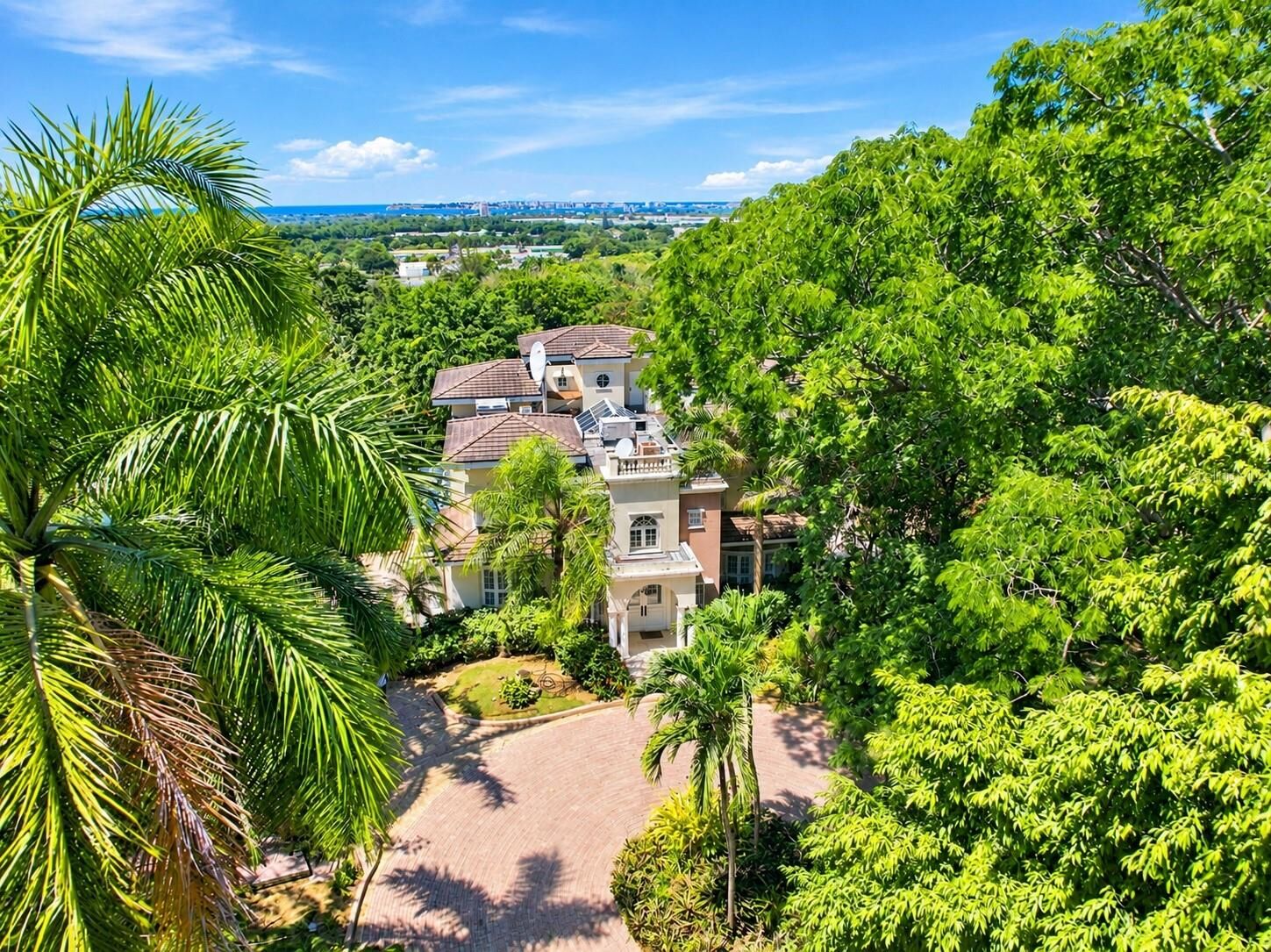 Property Photo: 513 Tintillo Hill Estates PR 00966