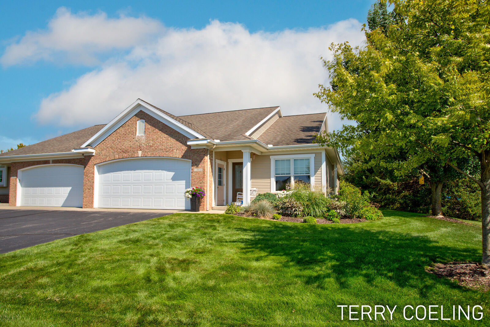 Property Photo: 5924 Elmwood Lake Drive MI 49426
