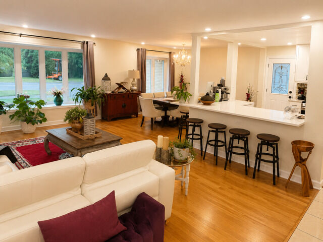 Property Photo: 4262 W Pratt Avenue IL 60712