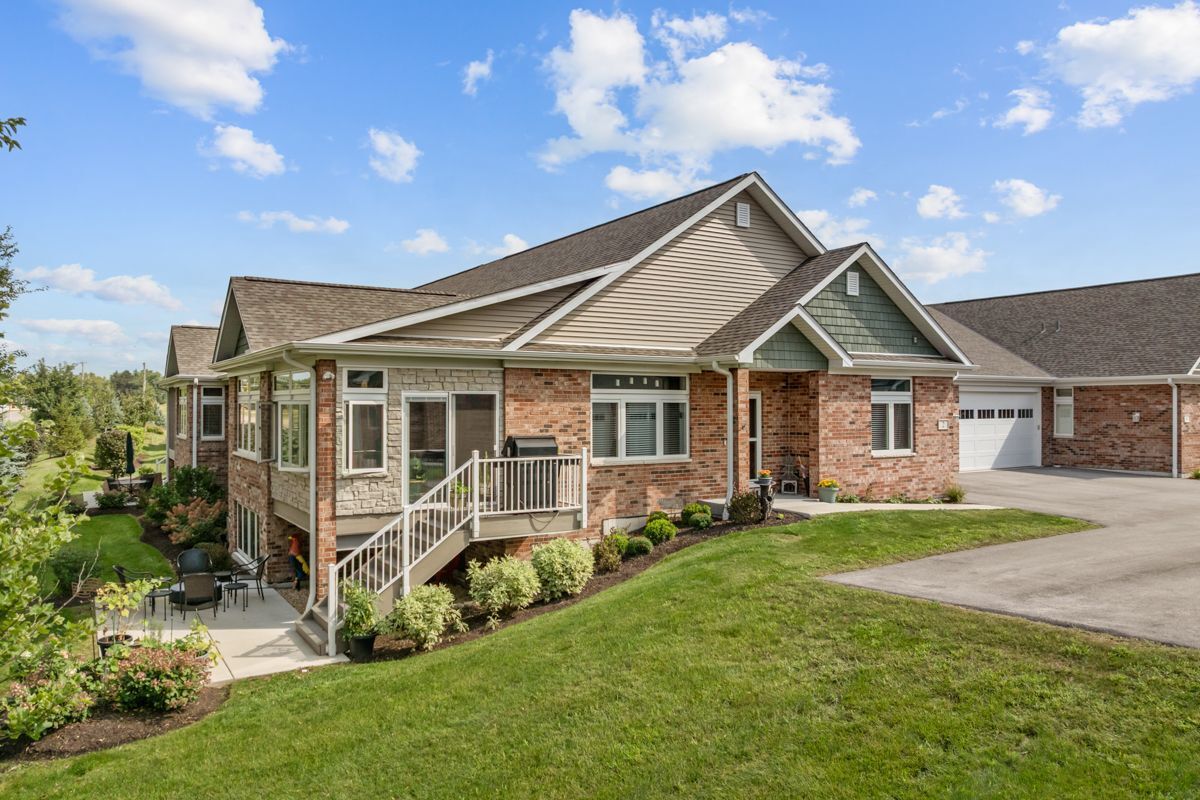 Property Photo:  2 Briden Lane 2  IL 60178 