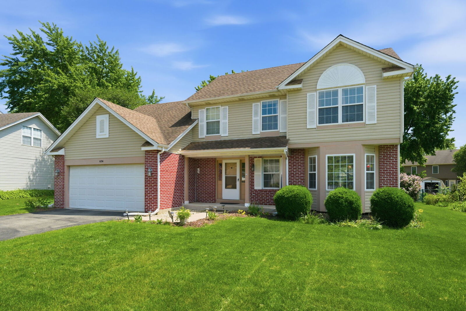 Property Photo: 636 Briarwood Lane IL 60543