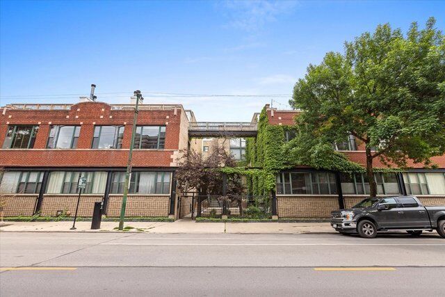 Property Photo:  2943 N Lincoln Avenue 212  IL 60657 