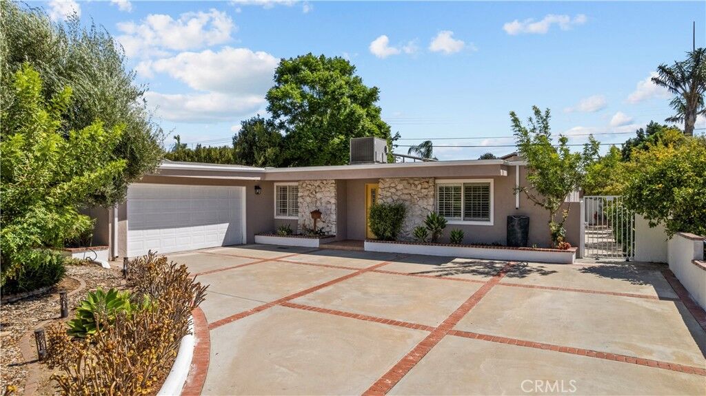 Property Photo:  9660 Delco Avenue  CA 91311 