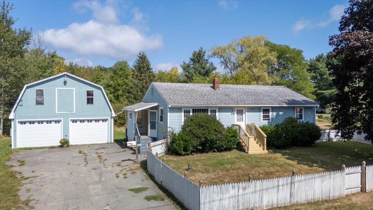 Property Photo:  9 North Street  ME 04861 