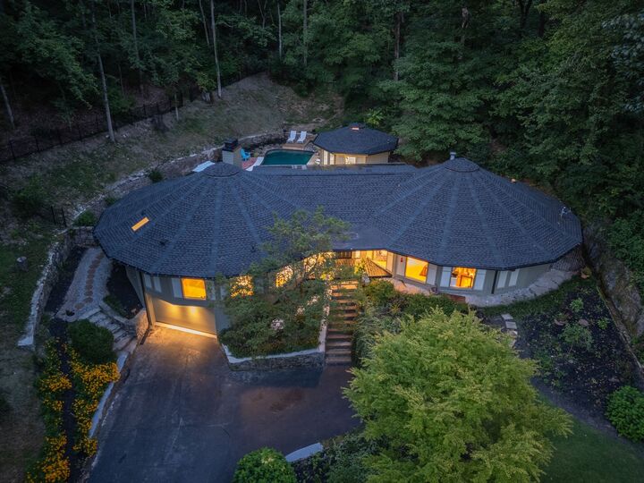 Property Photo: 5856 Beauregard Dr TN 37215