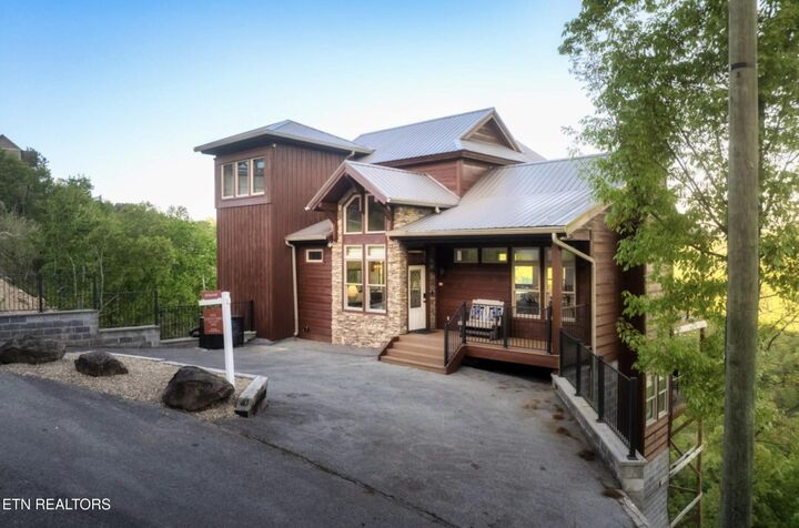 Property Photo: 811 Sourwood Drive TN 37738