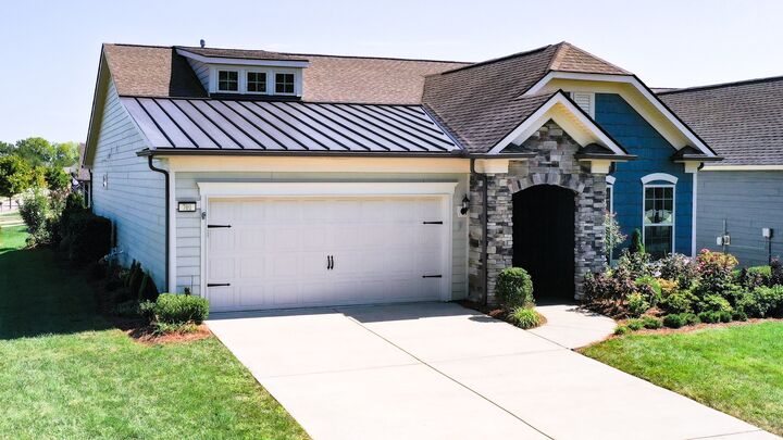 Property Photo:  701 Clay Ct  TN 37174 