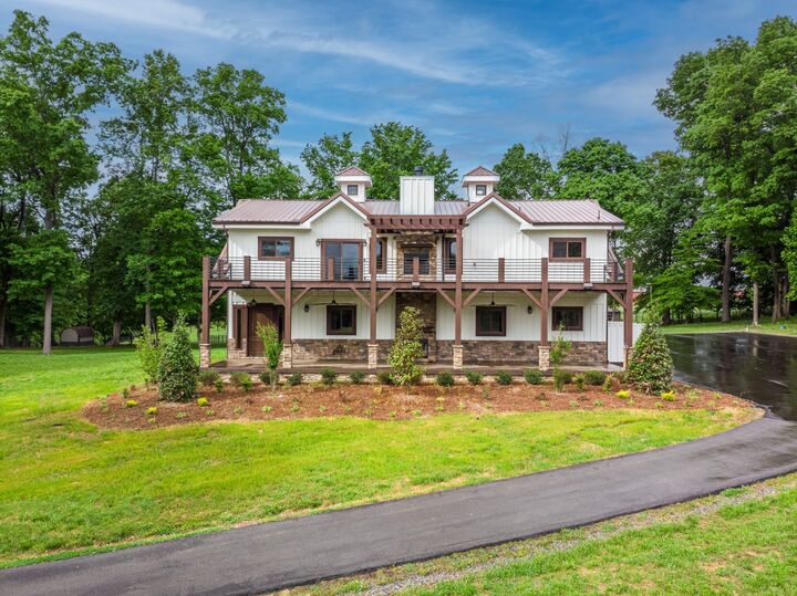 Property Photo:  1224 Hangar Rd  TN 37172 