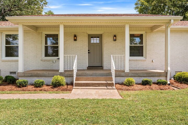 Property Photo:  203 Oak Hill Dr  TN 37087 