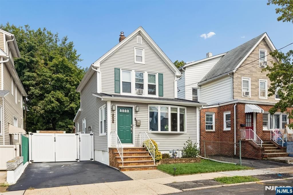 Property Photo:  535 Freeman Street  NJ 07071 