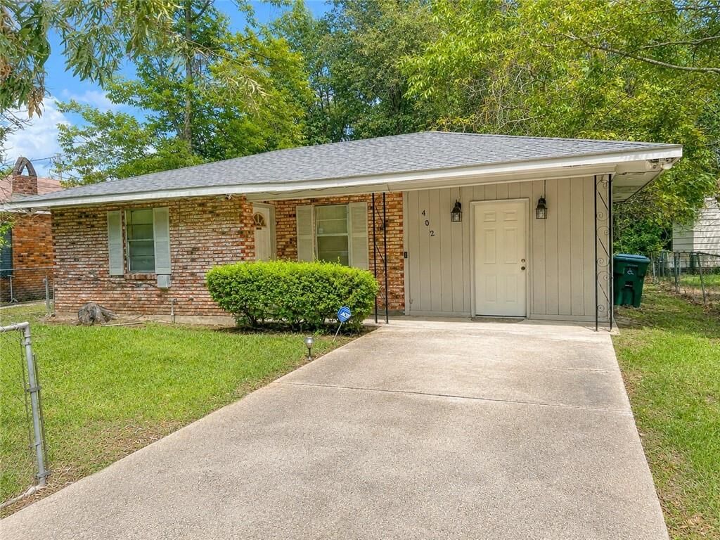 Property Photo: 402 Phoenix Square LA 70403