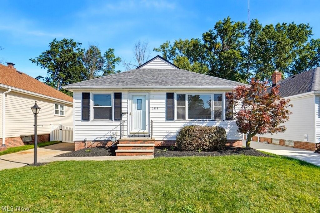 Property Photo:  2918 Park Drive  OH 44134 