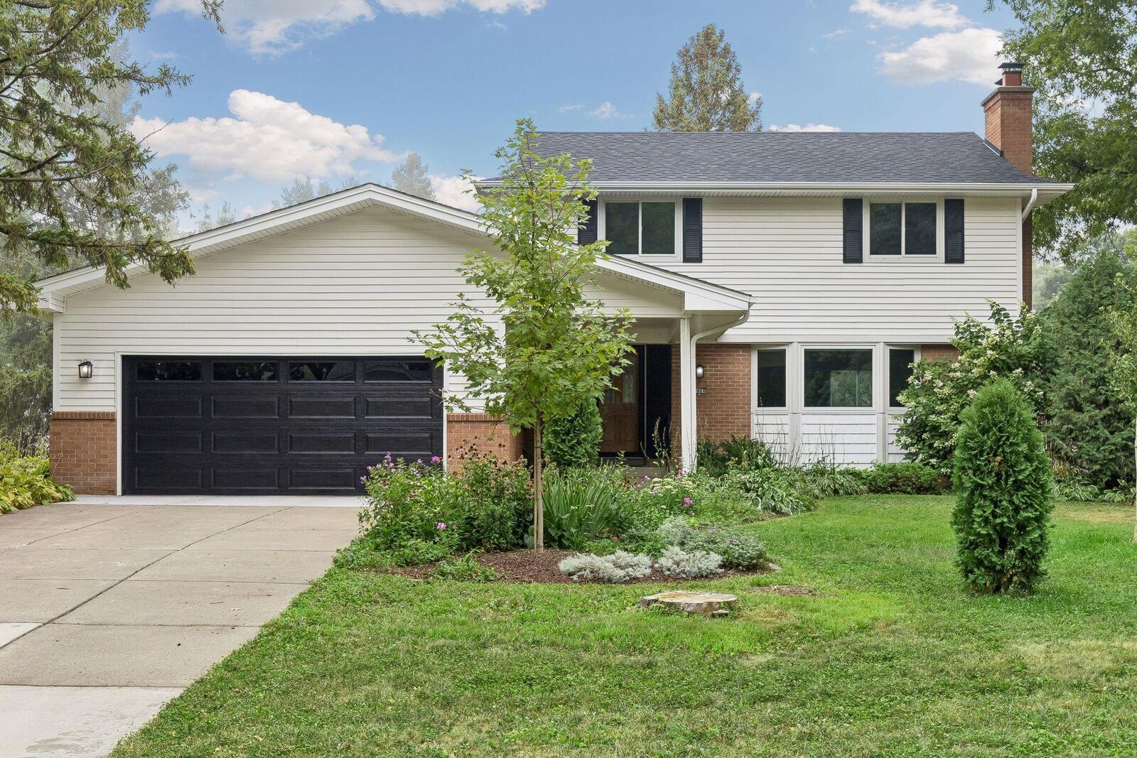 Property Photo:  1460 Trollhagen Drive  MN 55421 
