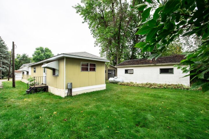 Property Photo:  407 W Oak Street  MN 56360 