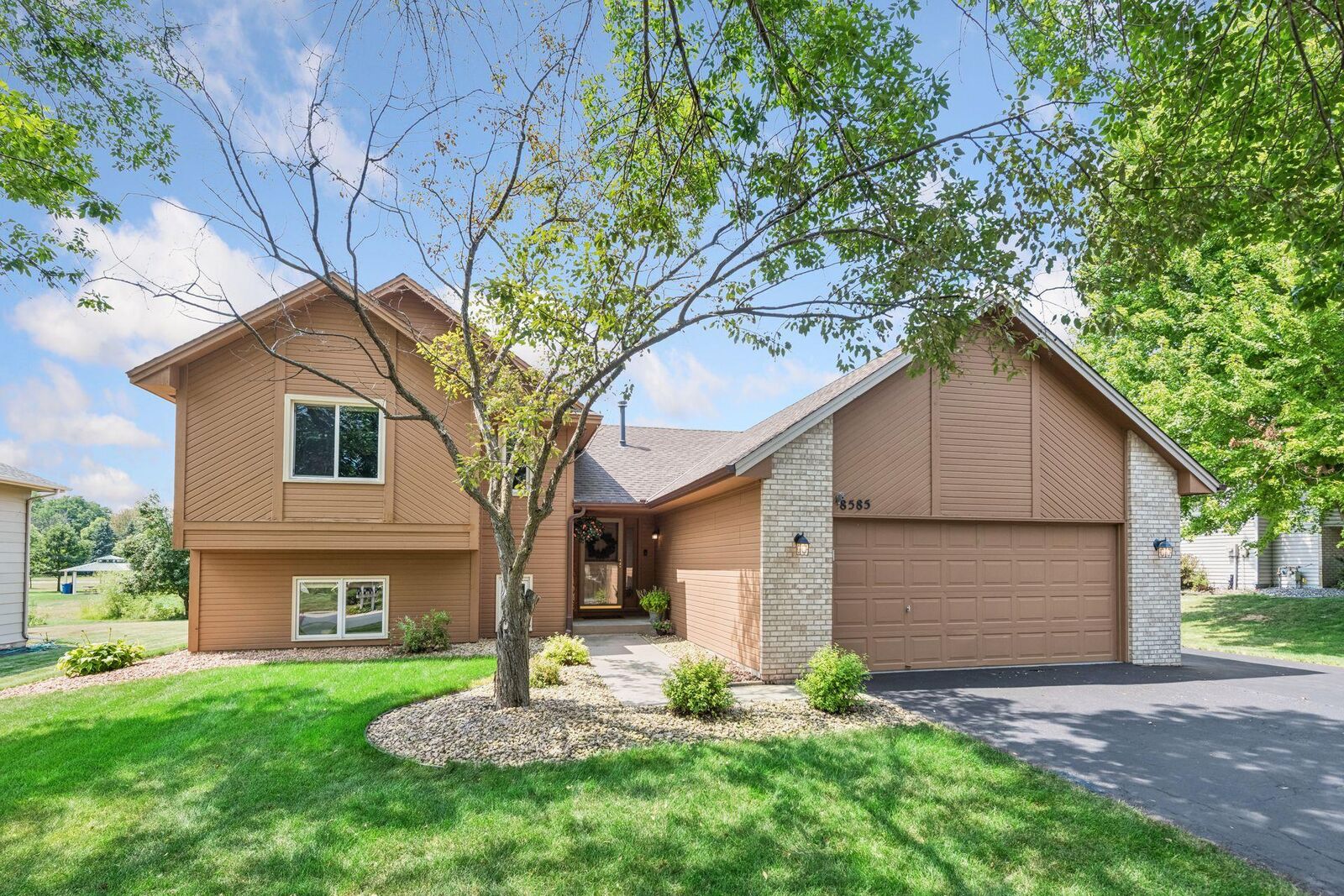 Property Photo:  8585 Chanhassen Hills Drive S  MN 55317 
