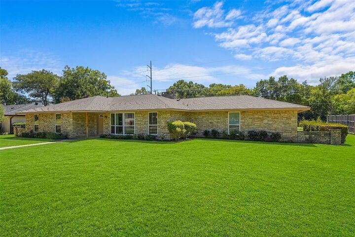 Property Photo: 336 Woodbrook Drive TX 75115