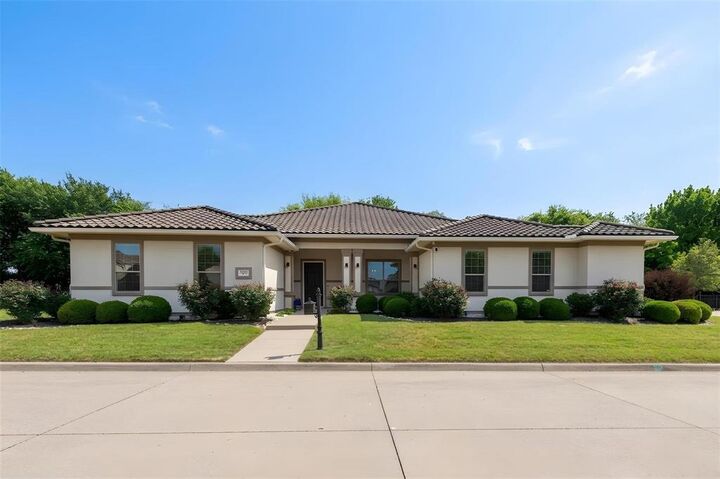 Property Photo: 5405 Squeezepenny Lane TX 75070