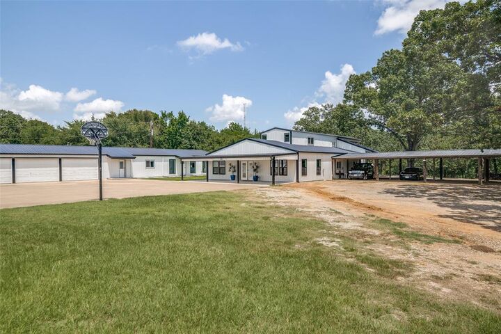 Property Photo:  558 Private Rd 7423  TX 75440 
