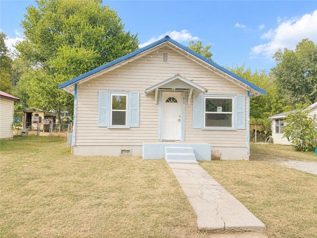 Property Photo:  510 4th Street  MO 64831 