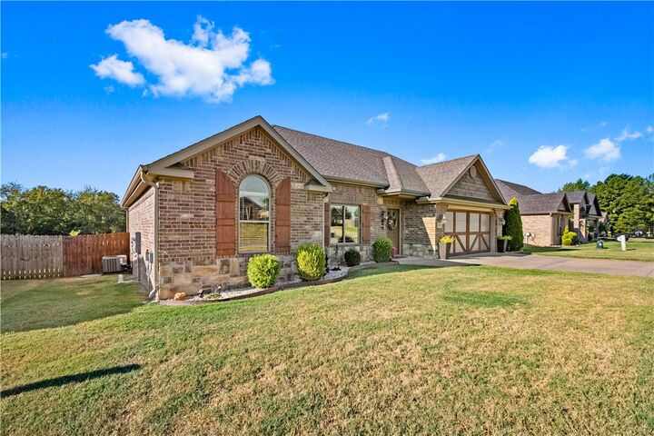 Property Photo:  593 Parkside Cove  AR 72764 