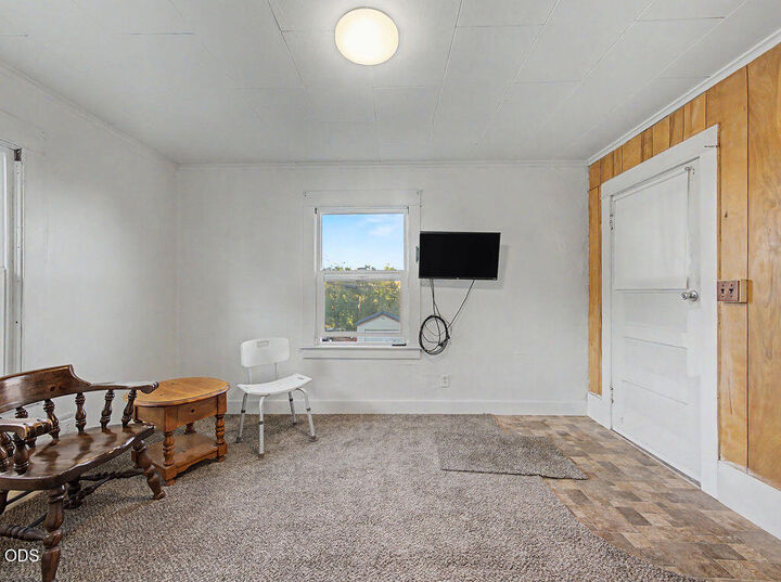 Property Photo: 1012 N 8th Street OR 97601