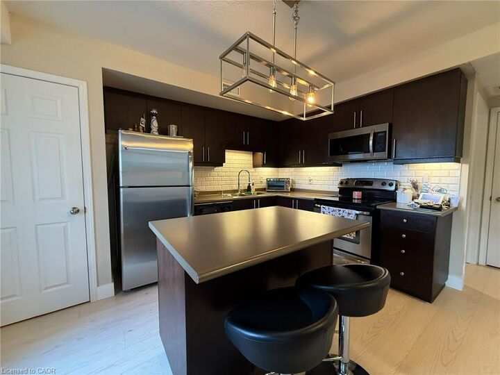 Property Photo:  255 Maitland Street 5J  ON N2R 0C8 