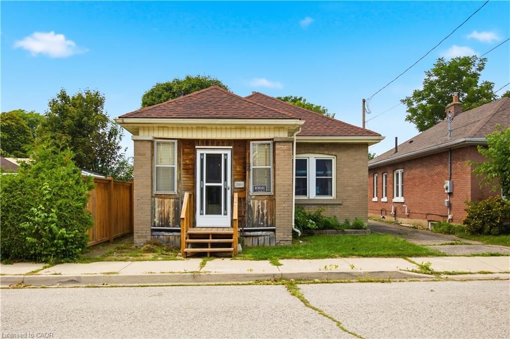 Property Photo:  26 Maitland Street  ON N3S 6K8 