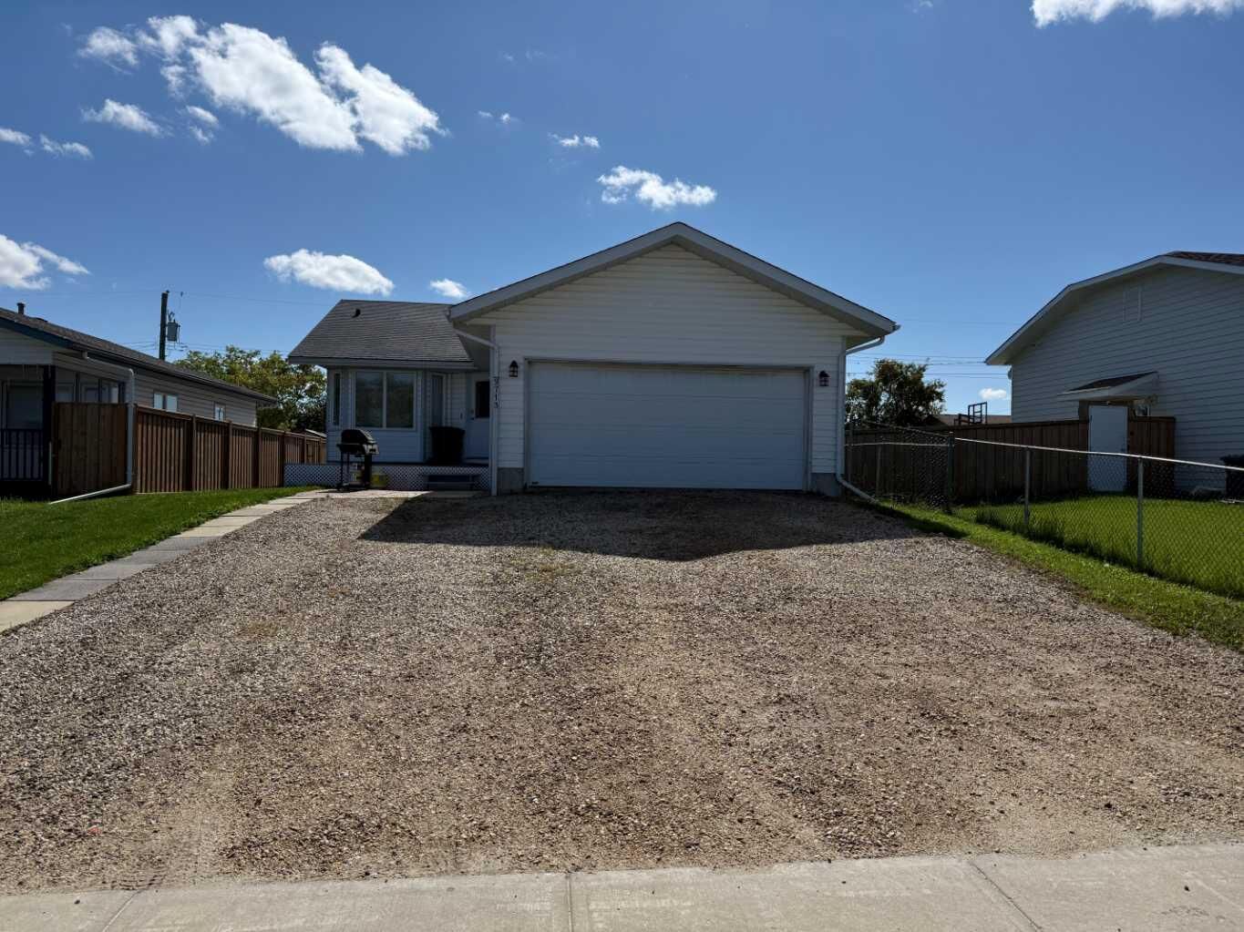 Property Photo:  9713 105 Avenue  AB T0H 0W5 