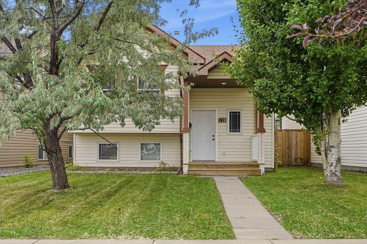 Property Photo:  120 Kentwood Drive  AB T4P 0A5 