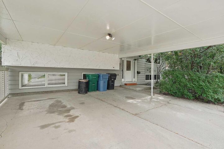 Property Photo: 2409 20 Street N AB T1H 4T9