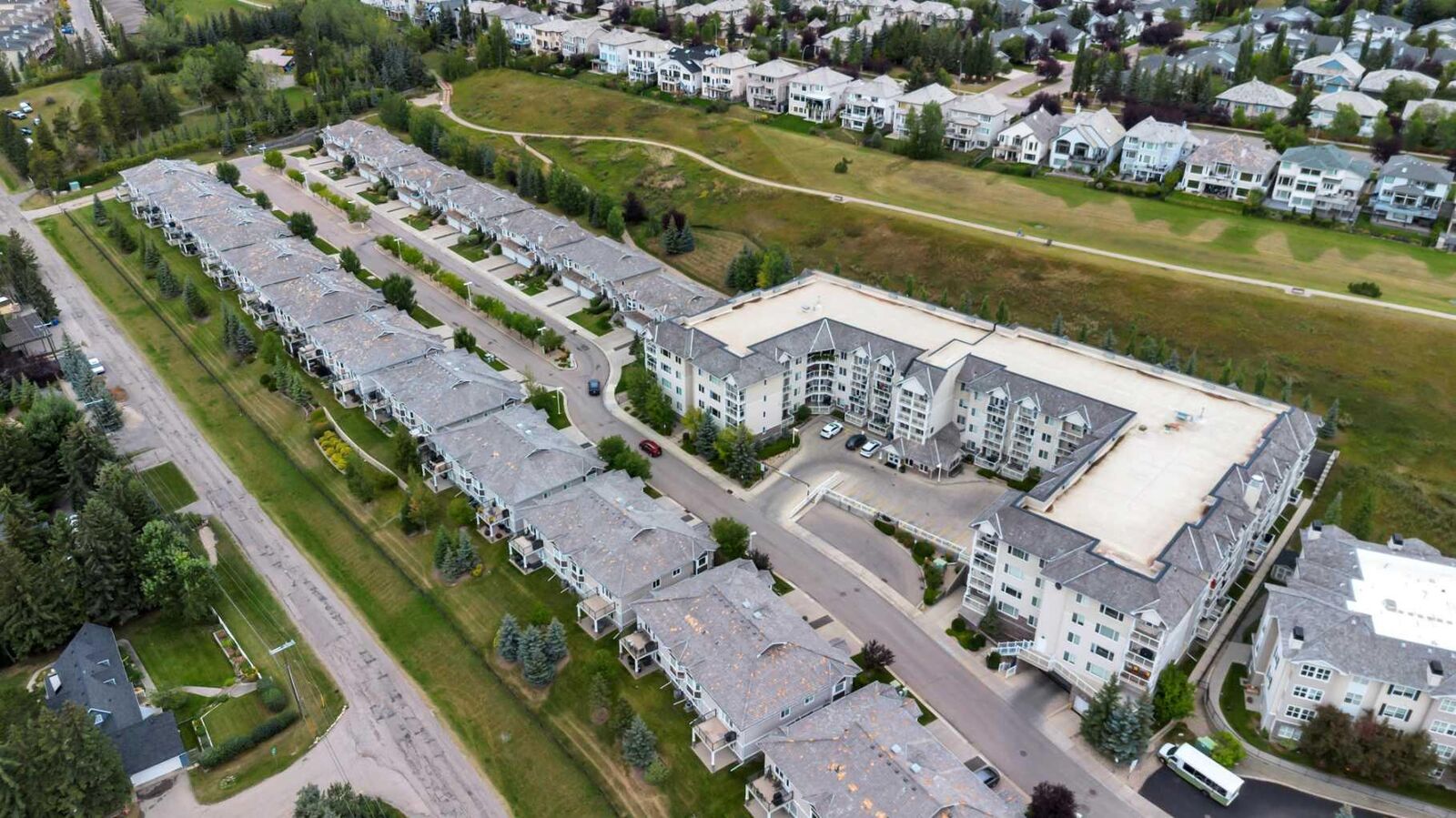 Property Photo:  500 Rocky Vista Gardens NW 315  AB T3G 0C3 