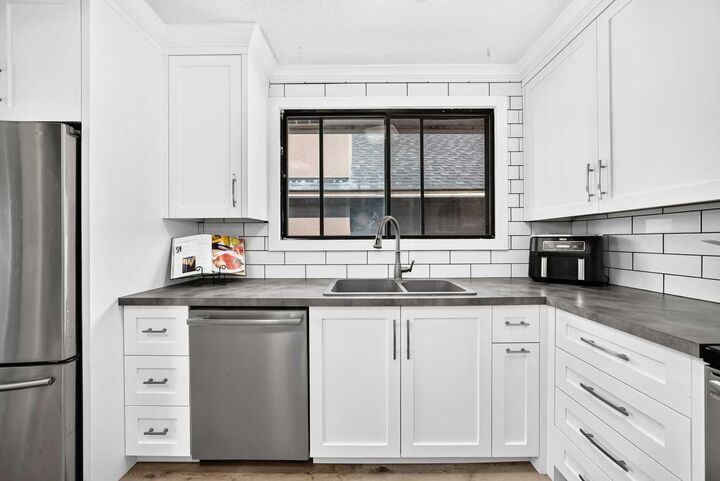 Property Photo:  7731 47 Avenue NW  AB T3B 1Y9 