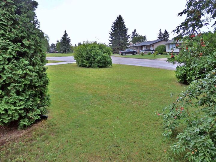 Property Photo:  5629 Park Drive  AB T9X 1V4 