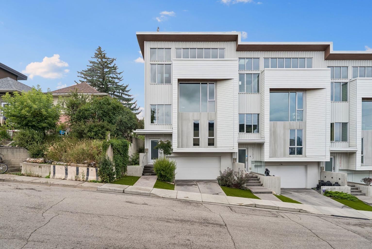 Property Photo:  2205 17 Street SW  AB T2T 4M7 